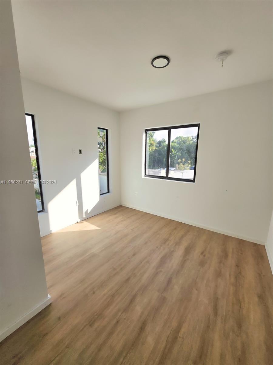 DE LEON PARK - Residential Lease