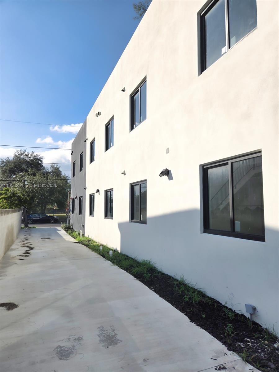 DE LEON PARK - Residential Lease