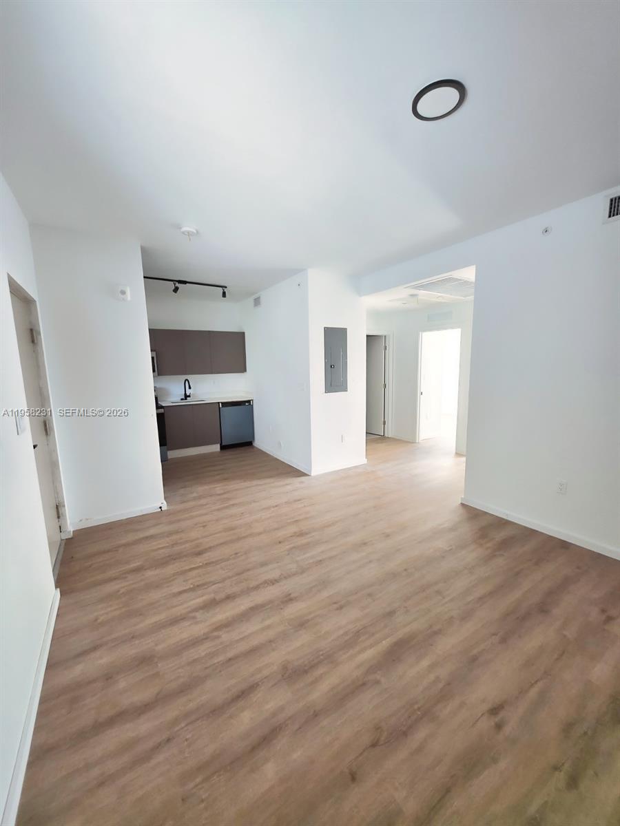 DE LEON PARK - Residential Lease