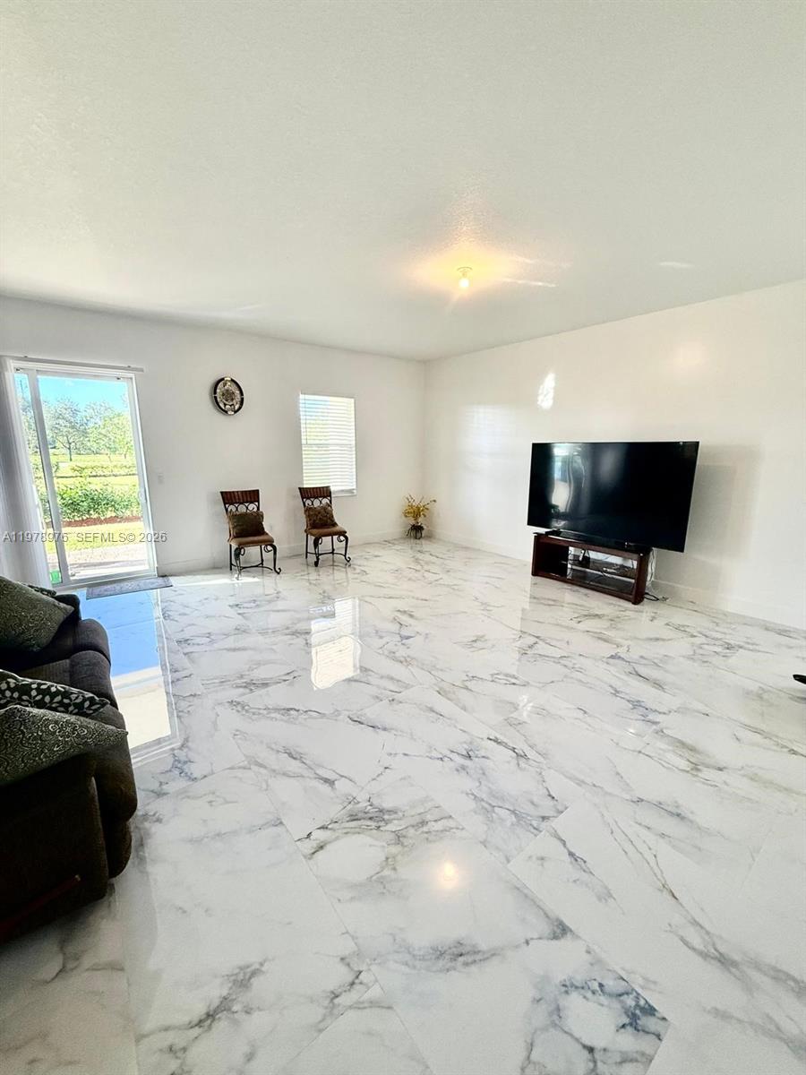 RESERVE AT DAVIE - Residential Lease