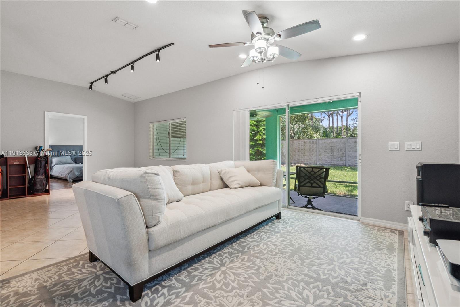 FOURTH  REPLAT OF PORTOFI - Residential