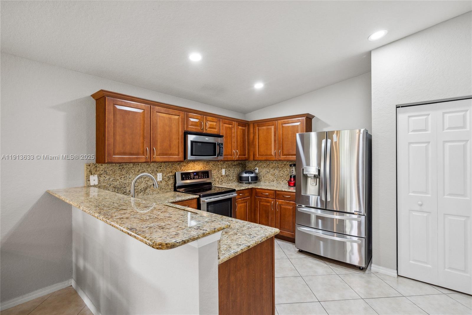 FOURTH  REPLAT OF PORTOFI - Residential