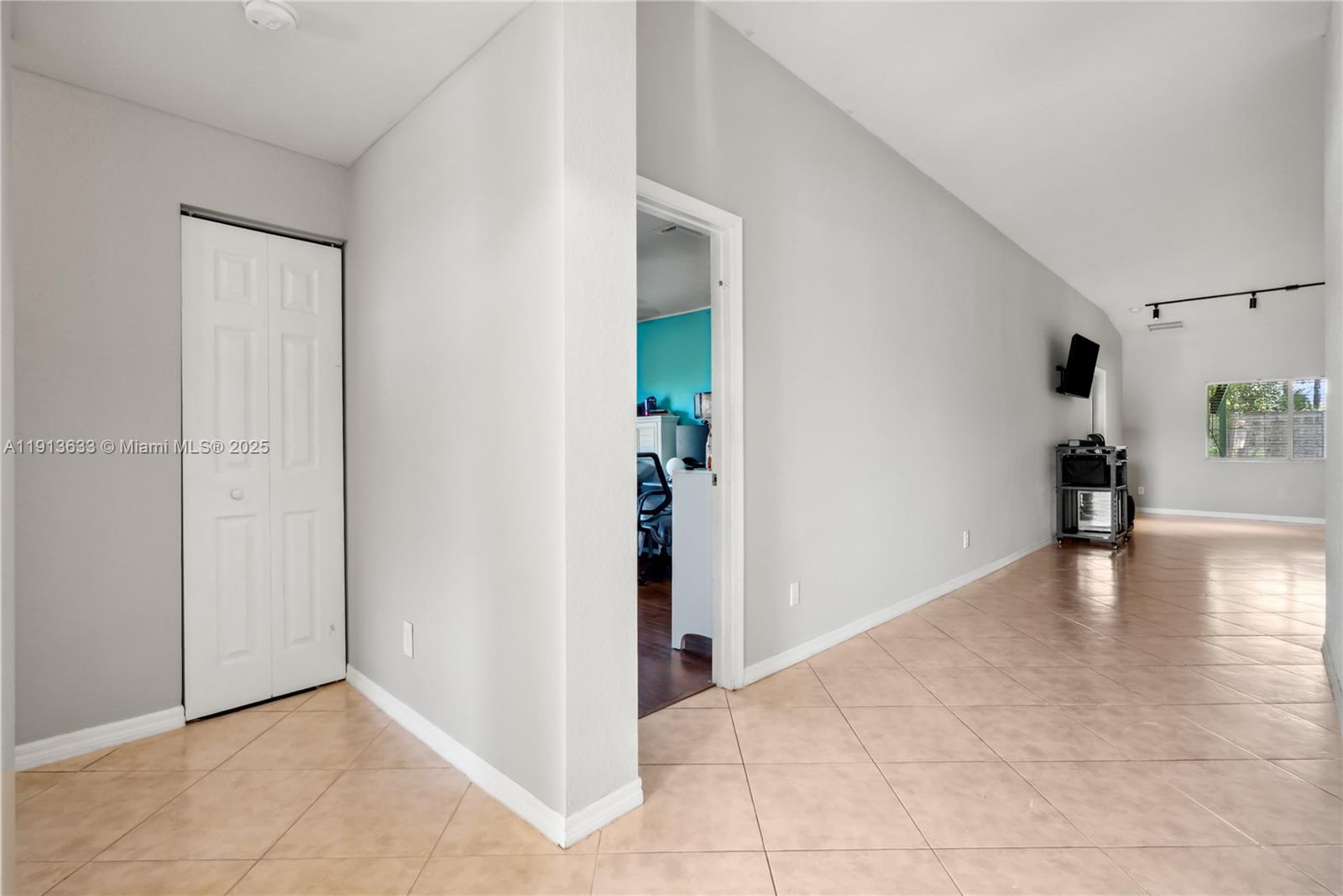 FOURTH  REPLAT OF PORTOFI - Residential