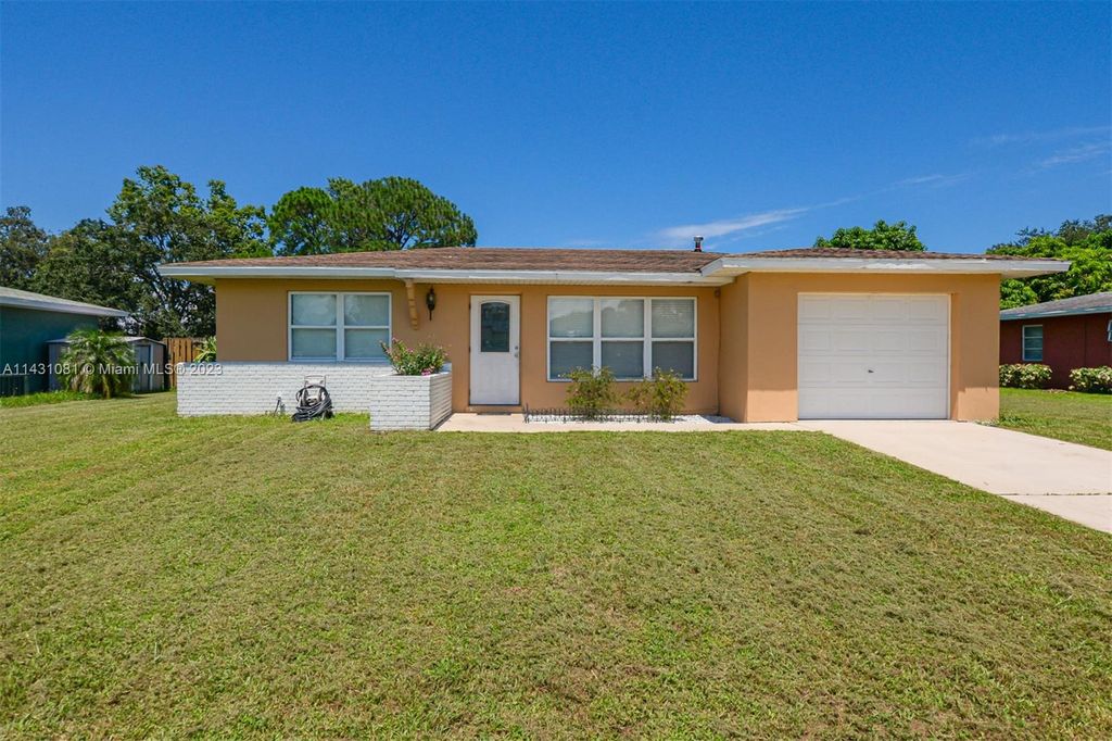 Photo of 143 NE Bracken Rd, Port Saint Lucie, FL 34983 (MLS # A11431081)