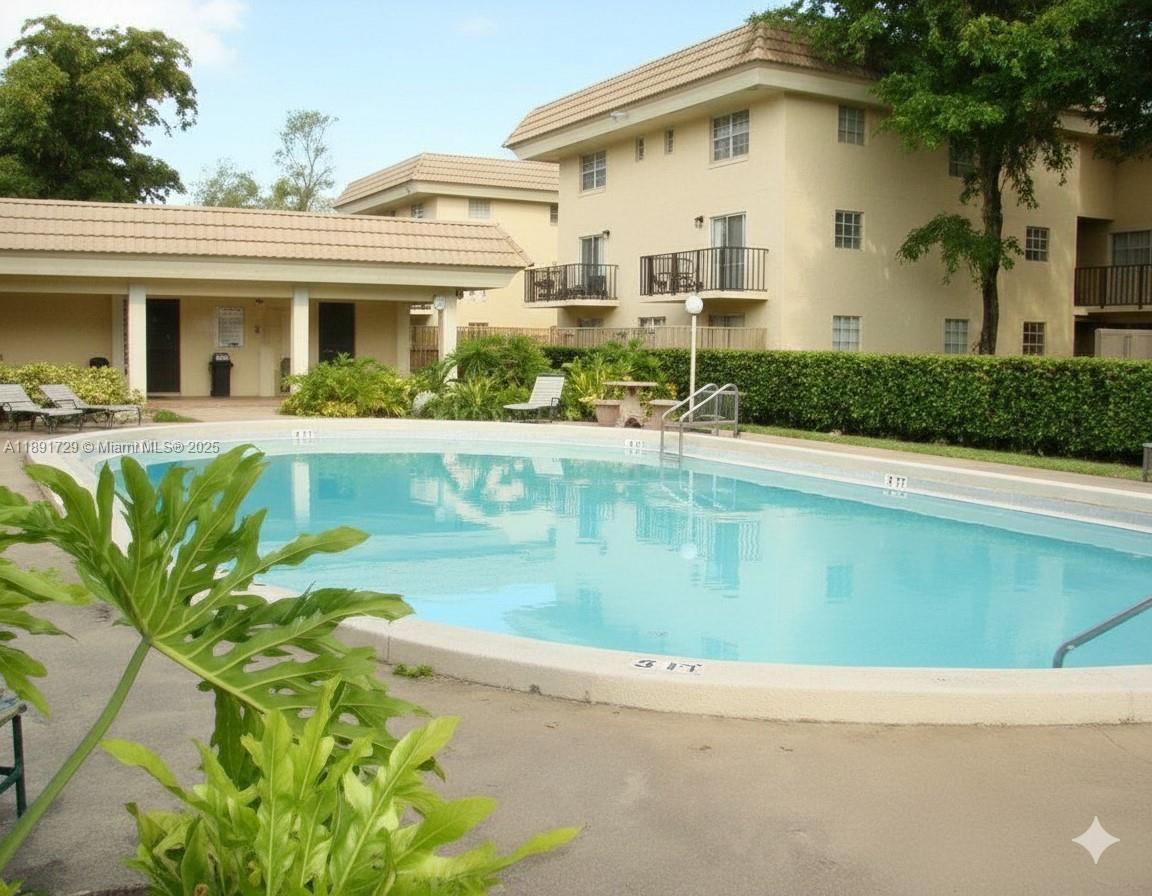 COURTYARDS AT KENDALL CON - Residential