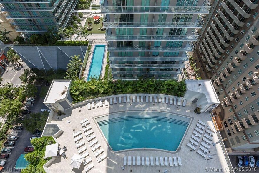 PRICED TO SELL!! BRAND NEW, GORGEOUS BUILDING IN THE HEART OF BRICKELL! 2 BEDROOM, 2 BATH UNIT WITH A GOURMET KITCHEN THAT INCLUDES ITALIAN CABINETRY, STONE COUNTERTOPS, & PREMIUM APPLIANCES. MODERN BATHROOMS WITH TUB, GLASS-ENCLOSED SHOWER AND PORCELAIN TILE FLOORING. LAUNDRY CLOSET WITH WASHER/DRYER IN UNIT. AMENITIES INCLUDE ROOFTOP POOL, FITNESS CENTER, MOVIE THEATRE, KID'S PLAYROOM, VALET PARKING, AND MUCH MORE!!
