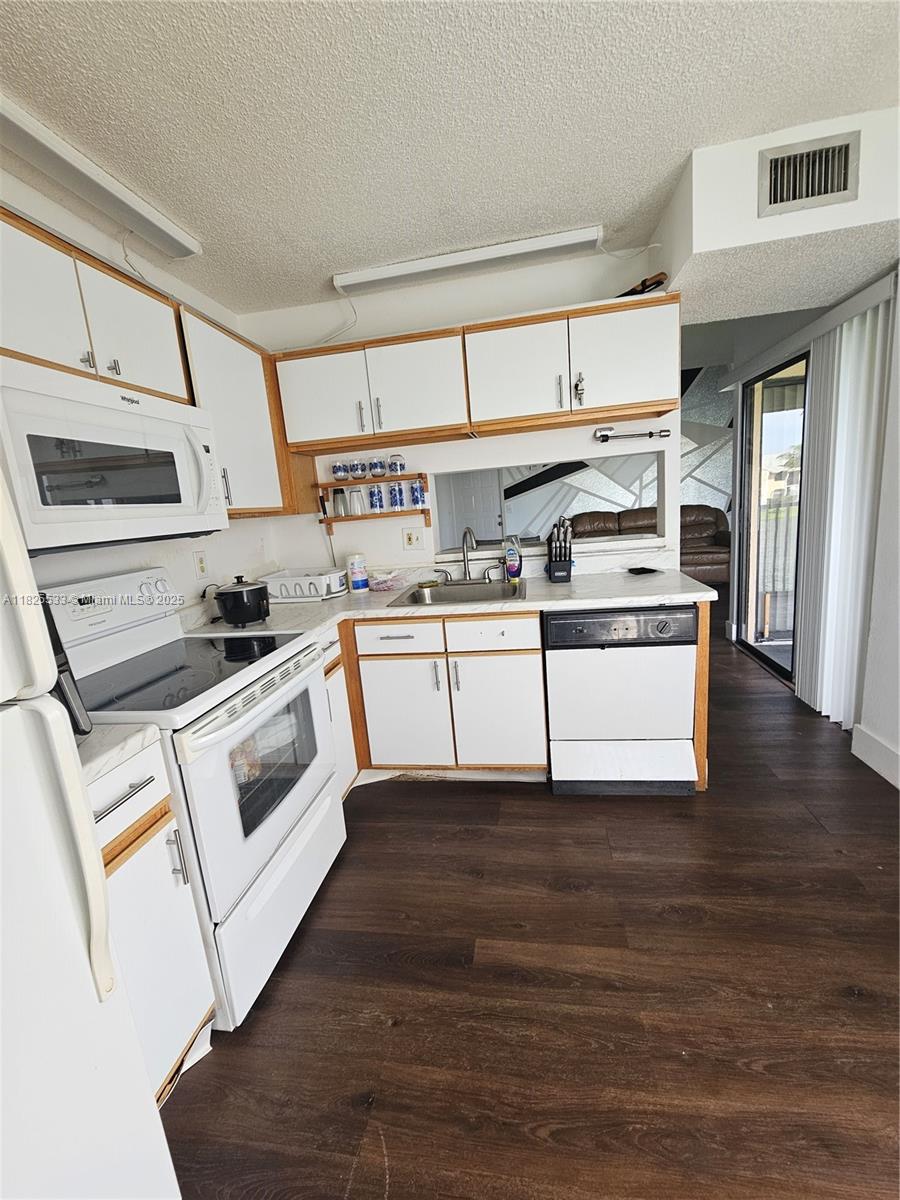 LAKESHORE CONDO #2 - Residential