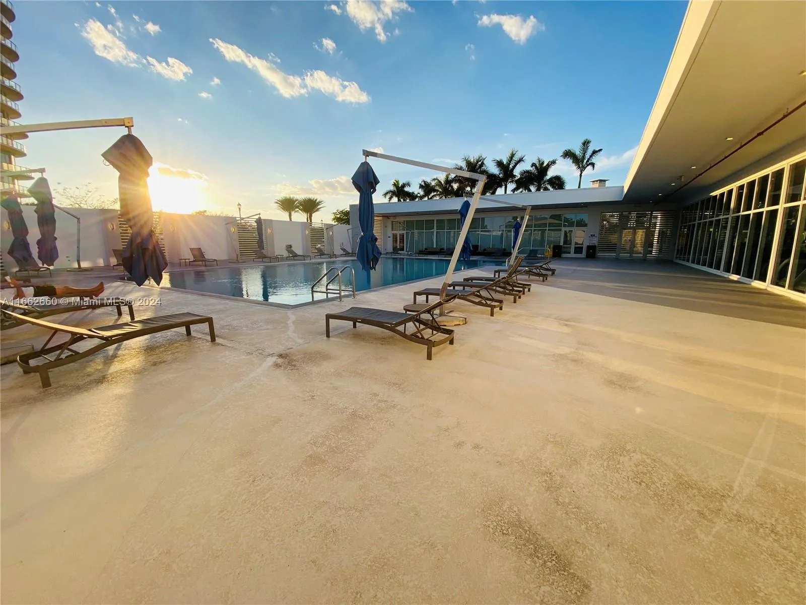 North Miami, Florida 33181, United States, 2 Bedrooms Bedrooms, ,3 BathroomsBathrooms,Residential,Pending,42832