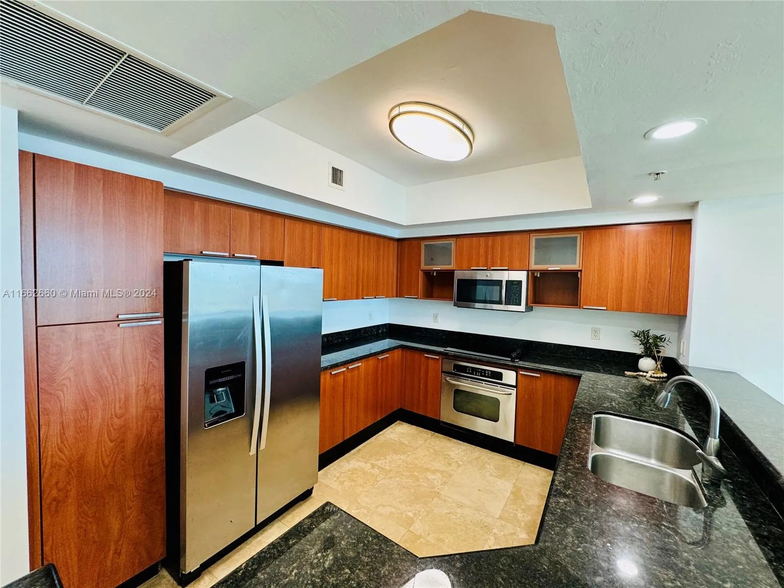 North Miami, Florida 33181, United States, 2 Bedrooms Bedrooms, ,3 BathroomsBathrooms,Residential,Pending,42832