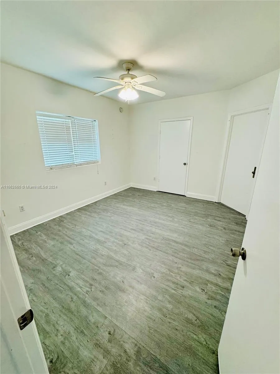 North Miami, Florida 33181, United States, 2 Bedrooms Bedrooms, ,3 BathroomsBathrooms,Residential,Pending,42832