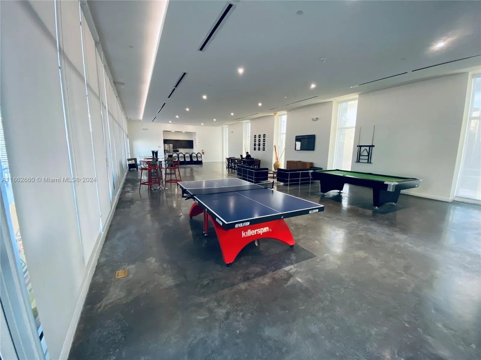 North Miami, Florida 33181, United States, 2 Bedrooms Bedrooms, ,3 BathroomsBathrooms,Residential,Pending,42832