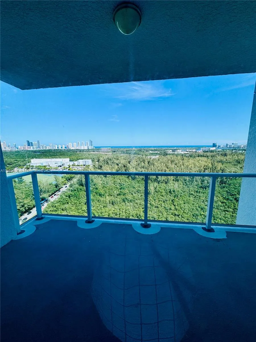North Miami, Florida 33181, United States, 2 Bedrooms Bedrooms, ,3 BathroomsBathrooms,Residential,Pending,42832