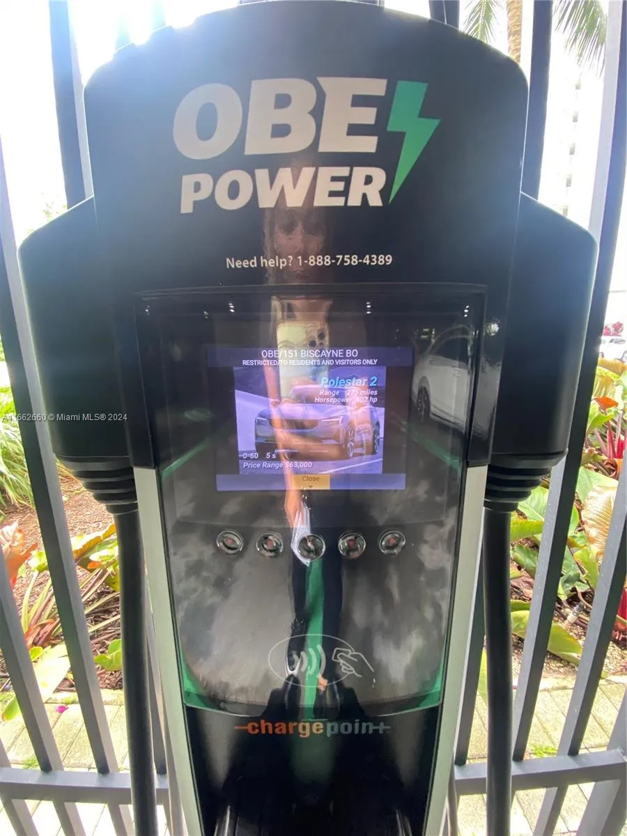 North Miami, Florida 33181, United States, 2 Bedrooms Bedrooms, ,3 BathroomsBathrooms,Residential,Pending,42832