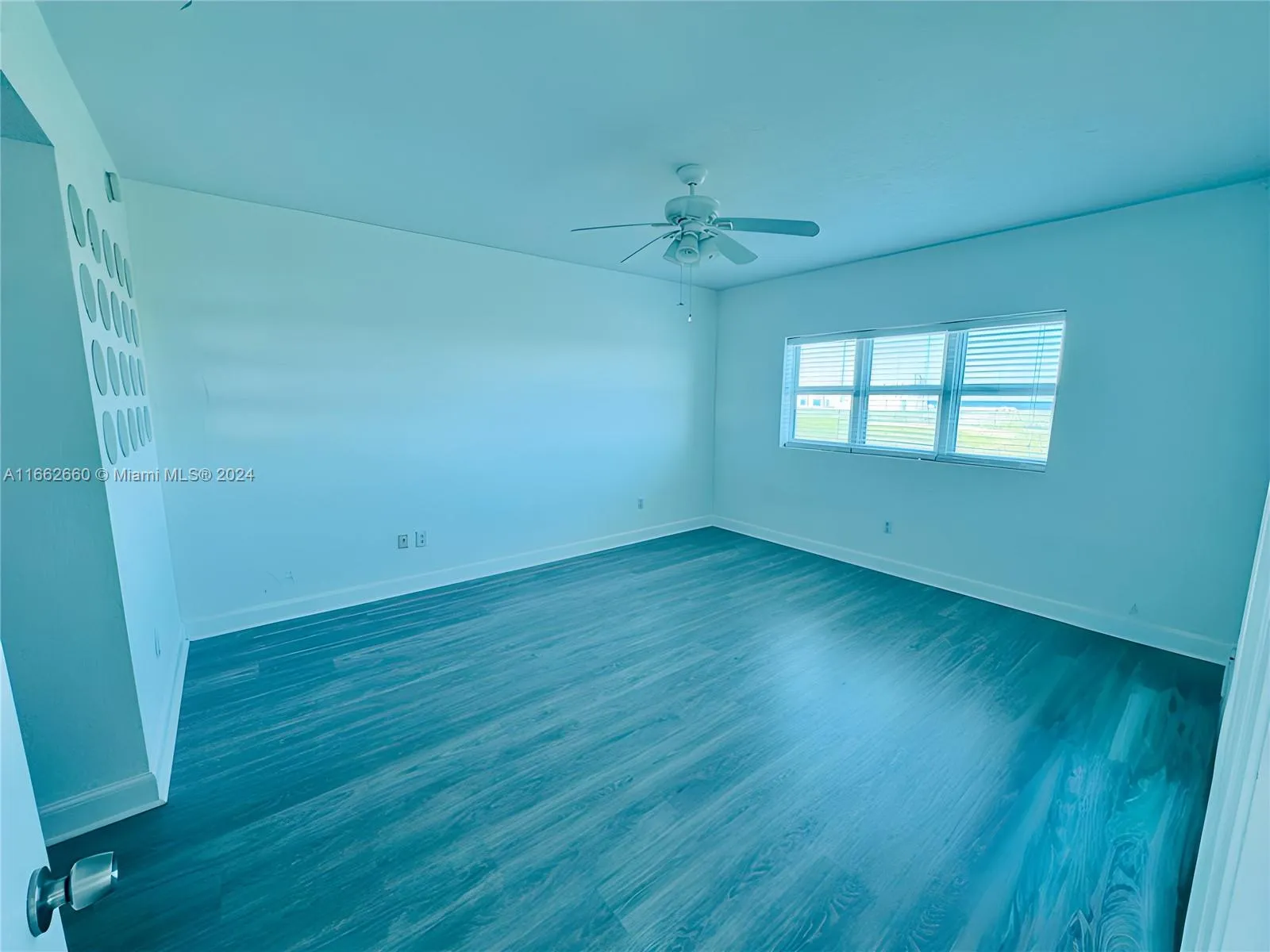 North Miami, Florida 33181, United States, 2 Bedrooms Bedrooms, ,3 BathroomsBathrooms,Residential,Pending,42832
