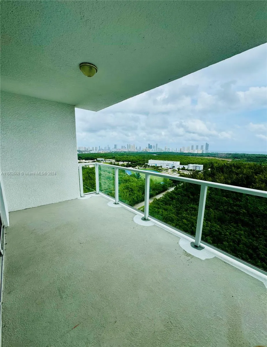 North Miami, Florida 33181, United States, 2 Bedrooms Bedrooms, ,3 BathroomsBathrooms,Residential,Pending,42832