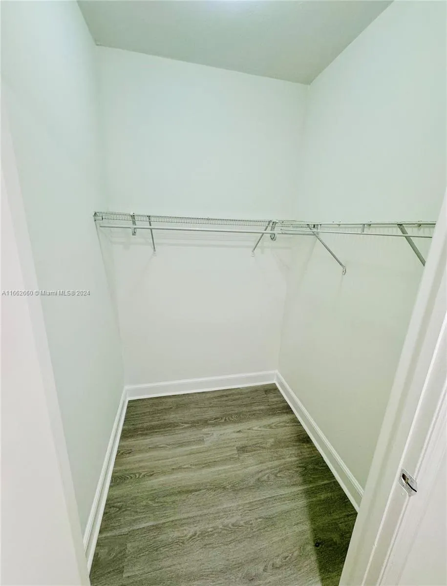 North Miami, Florida 33181, United States, 2 Bedrooms Bedrooms, ,3 BathroomsBathrooms,Residential,Pending,42832