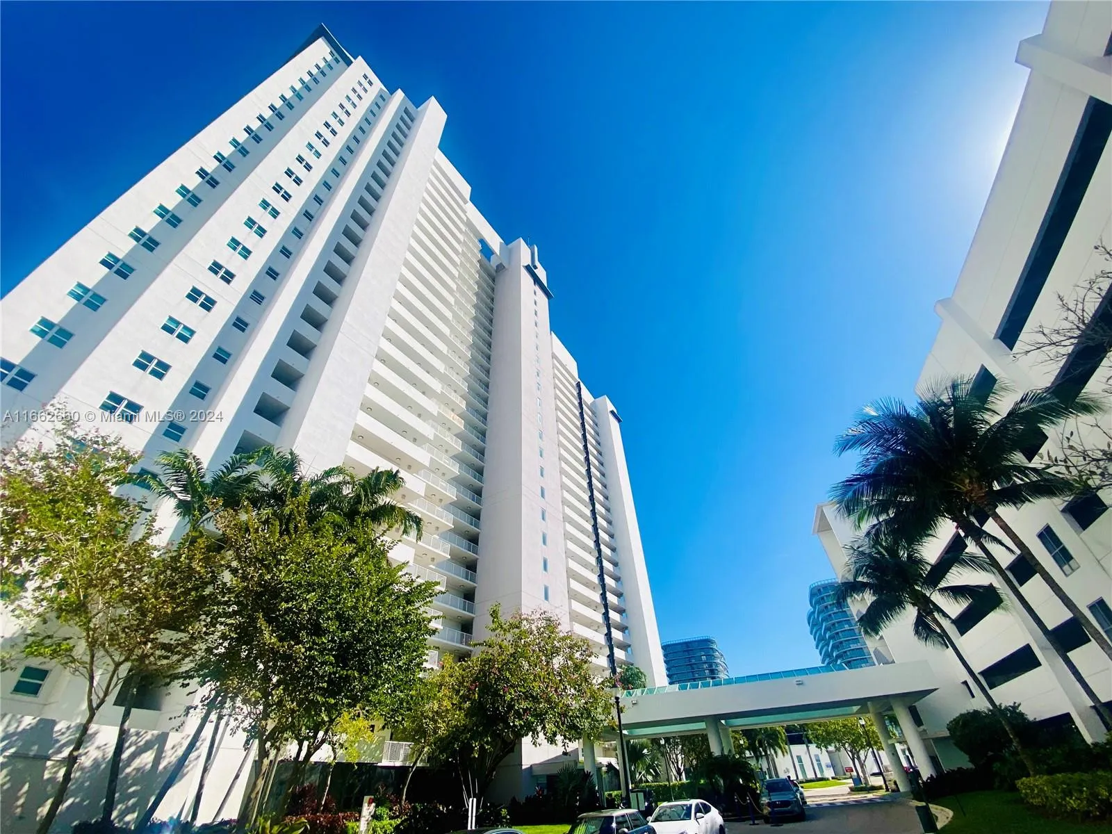 North Miami, Florida 33181, United States, 2 Bedrooms Bedrooms, ,3 BathroomsBathrooms,Residential,Pending,42832