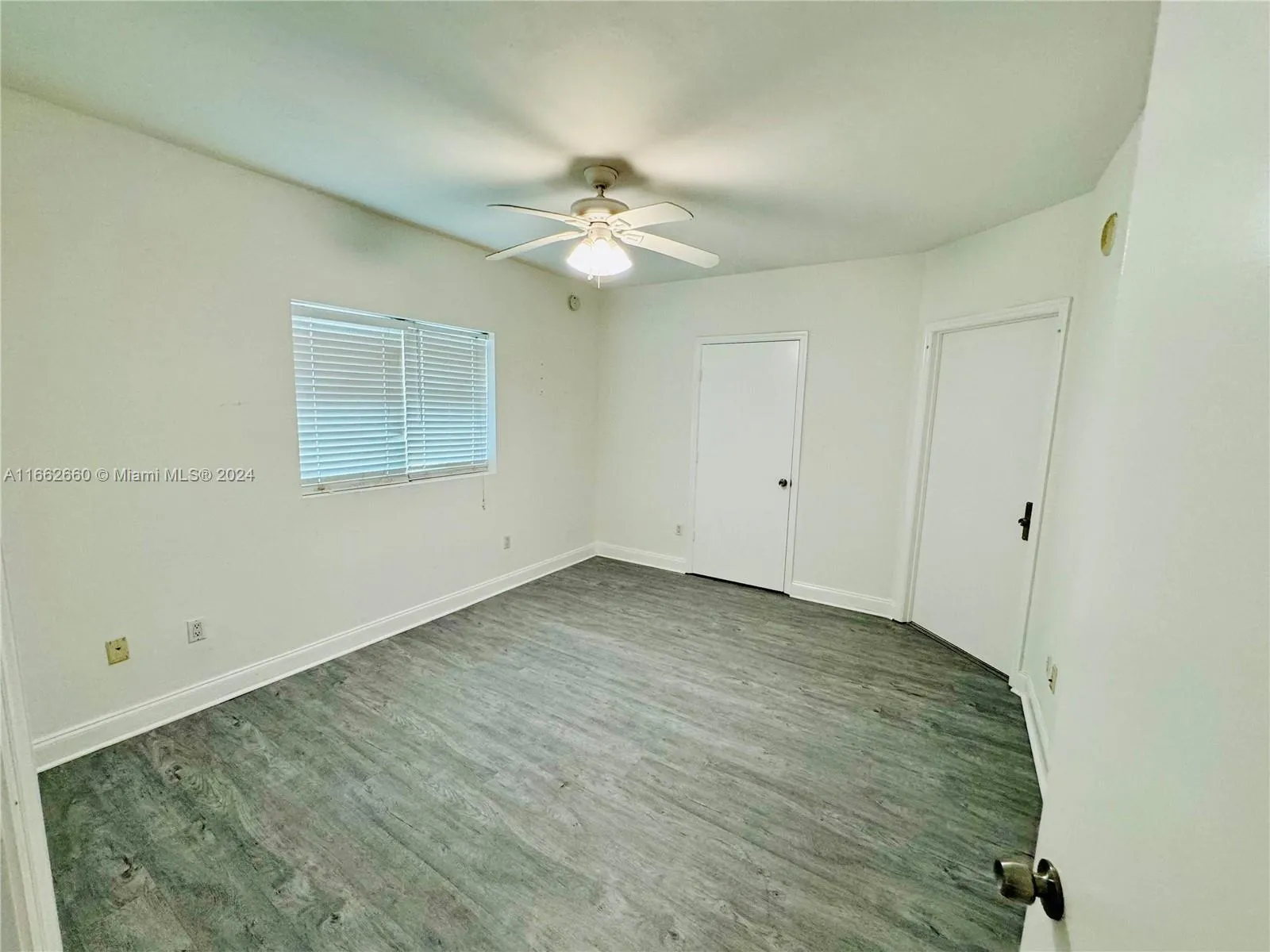 North Miami, Florida 33181, United States, 2 Bedrooms Bedrooms, ,3 BathroomsBathrooms,Residential,Pending,42832