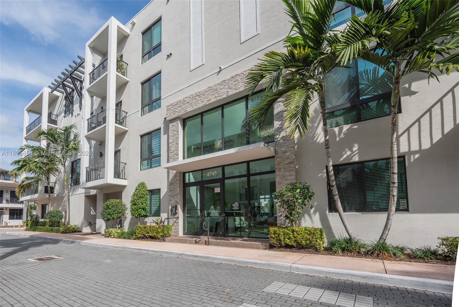 Rental Property at 4745 Nw 84th Ct 37, Doral, Miami-Dade County, Florida - Bedrooms: 3 
Bathrooms: 2  - $3,100 MO.