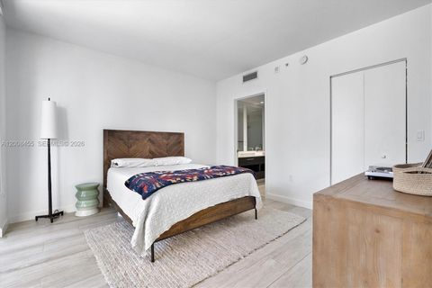 Tiny photo for 55 SW 9th St #1103, Miami, FL 33130 (MLS # A12008455)