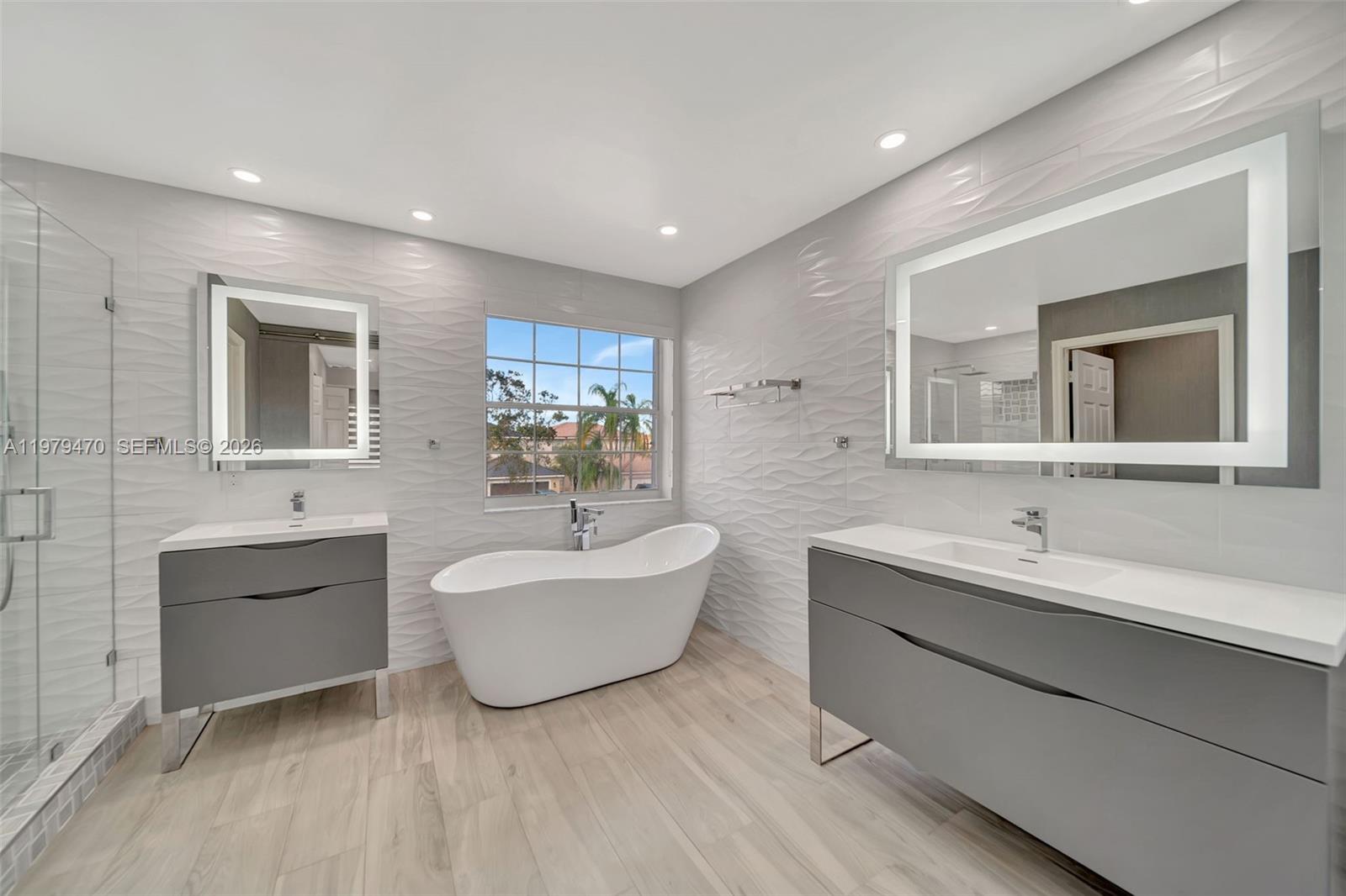 SILVER SHORES - Residential