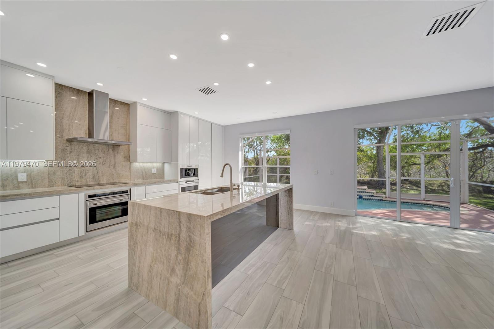 SILVER SHORES - Residential