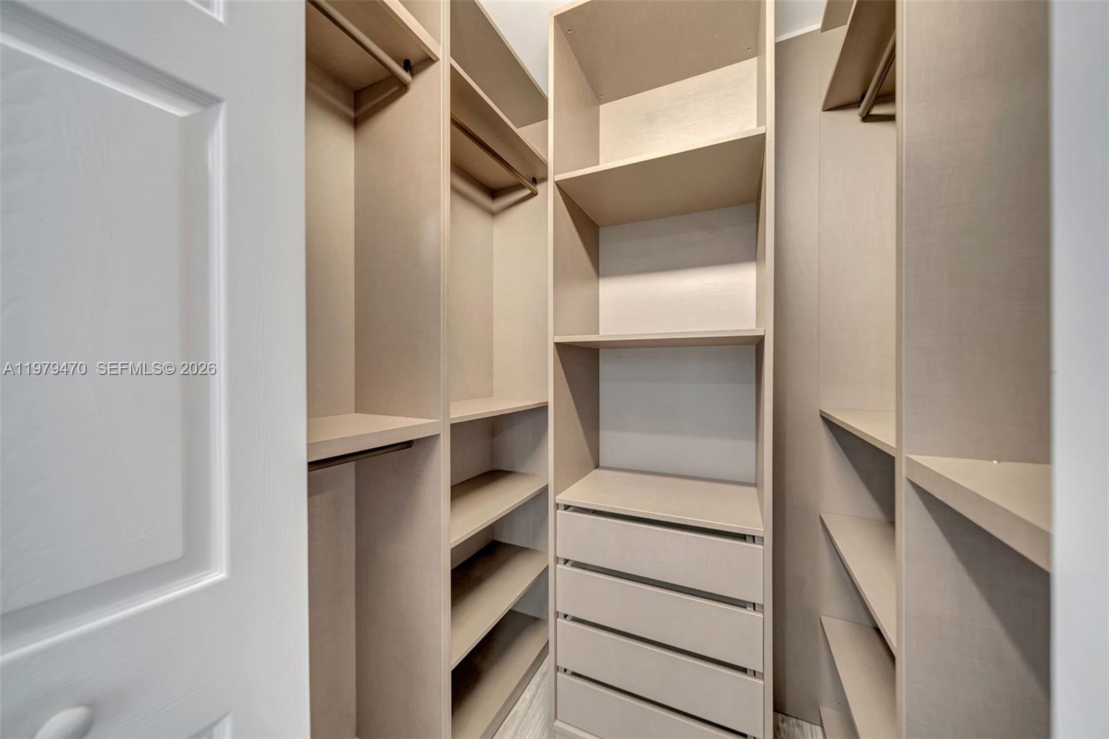 SILVER SHORES - Residential