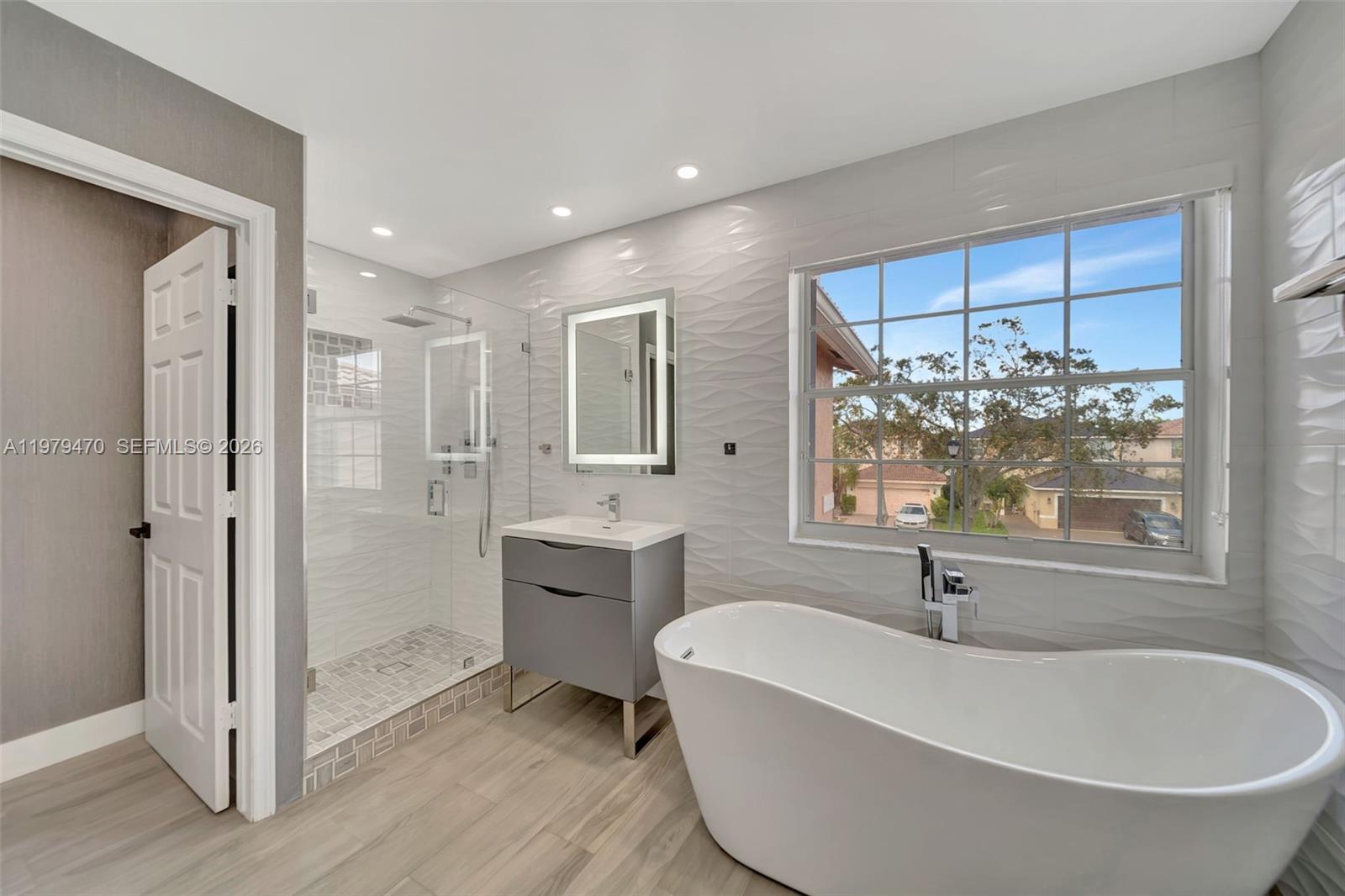 SILVER SHORES - Residential