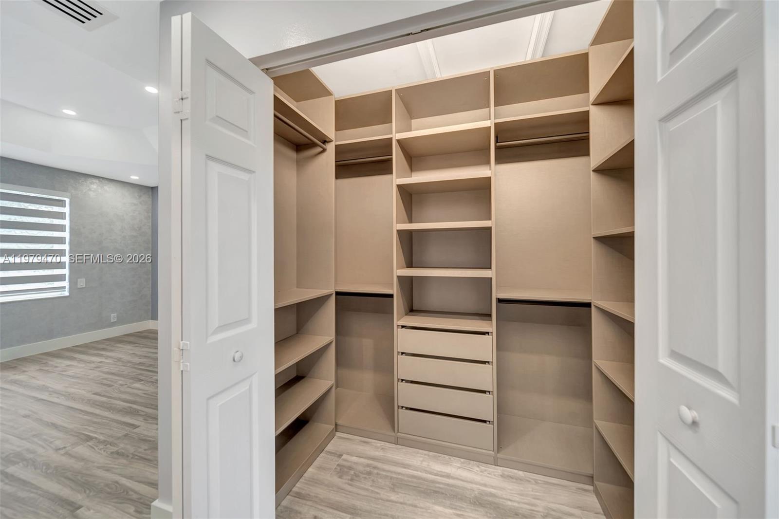 SILVER SHORES - Residential