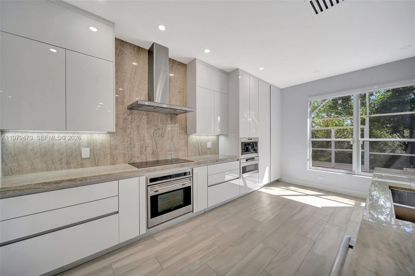 SILVER SHORES - Residential