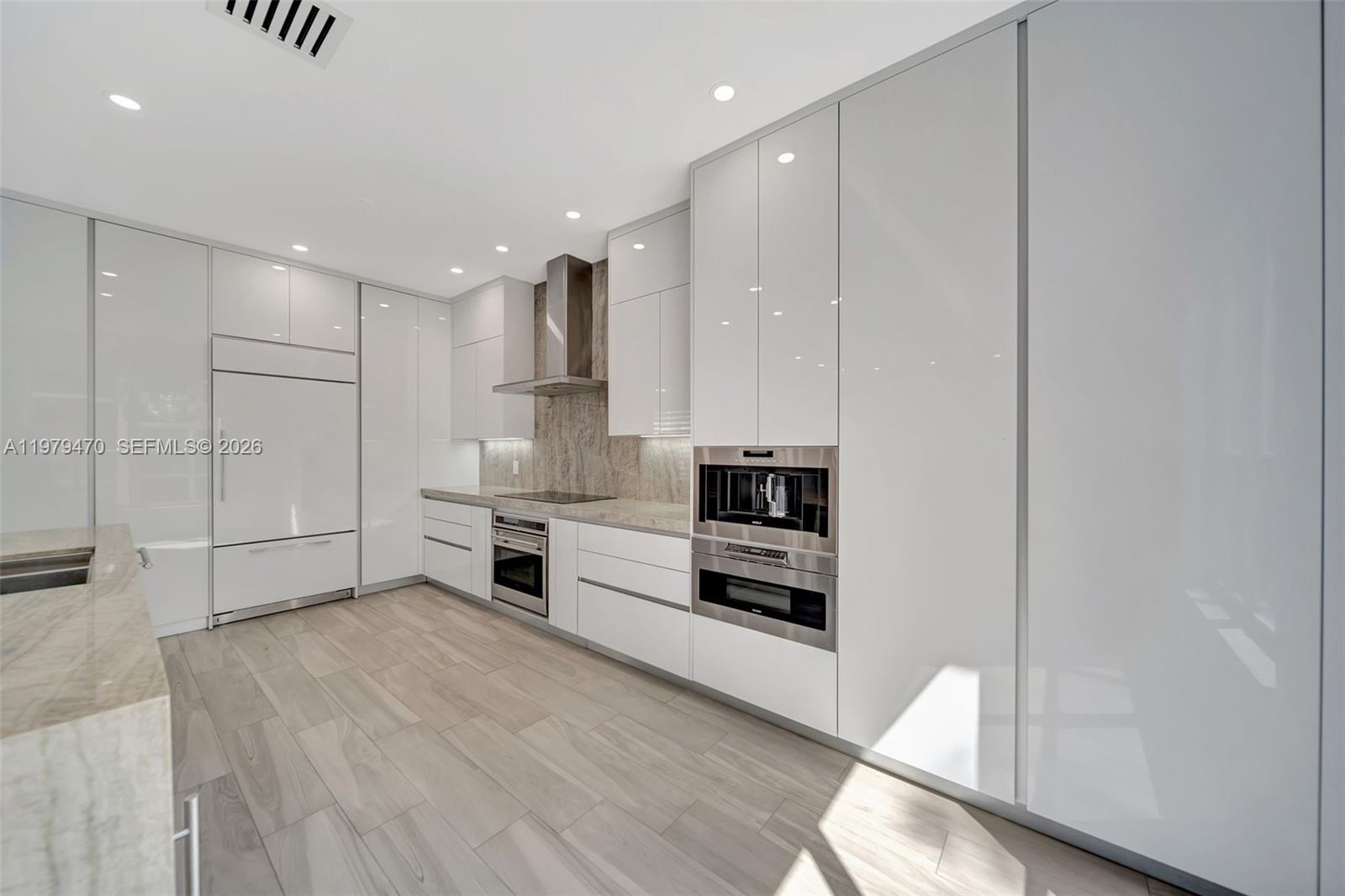 SILVER SHORES - Residential