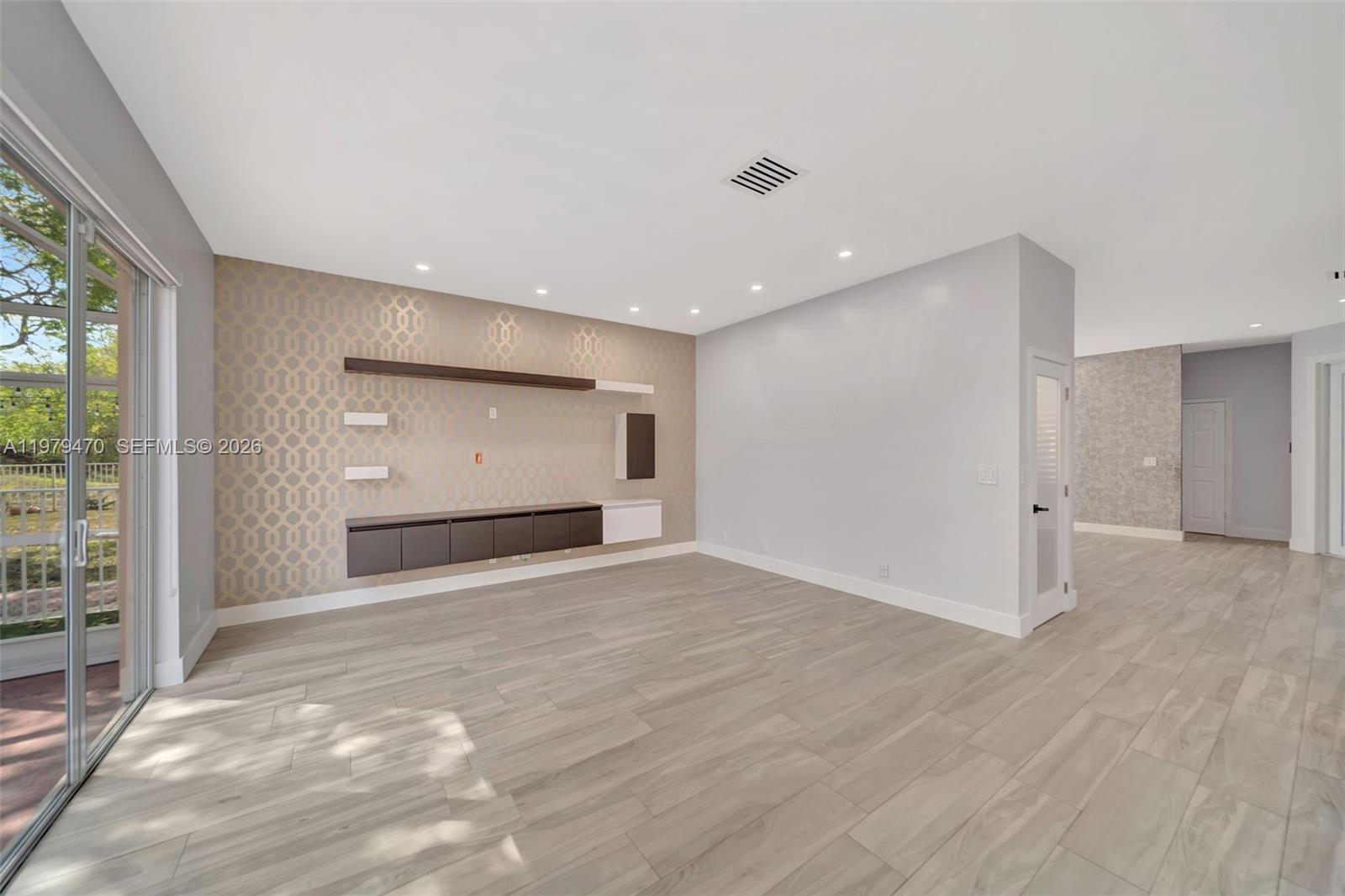 SILVER SHORES - Residential