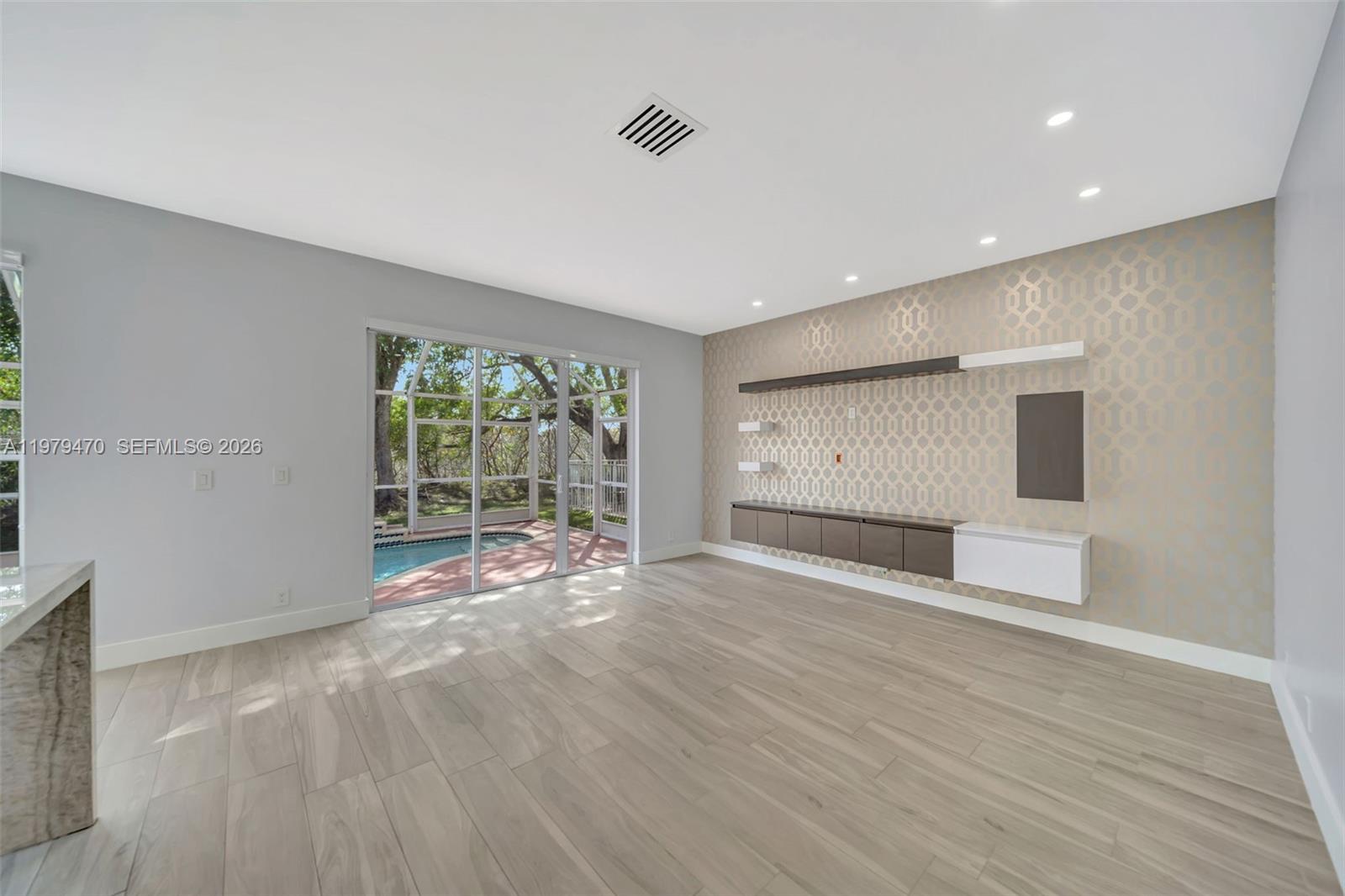 SILVER SHORES - Residential