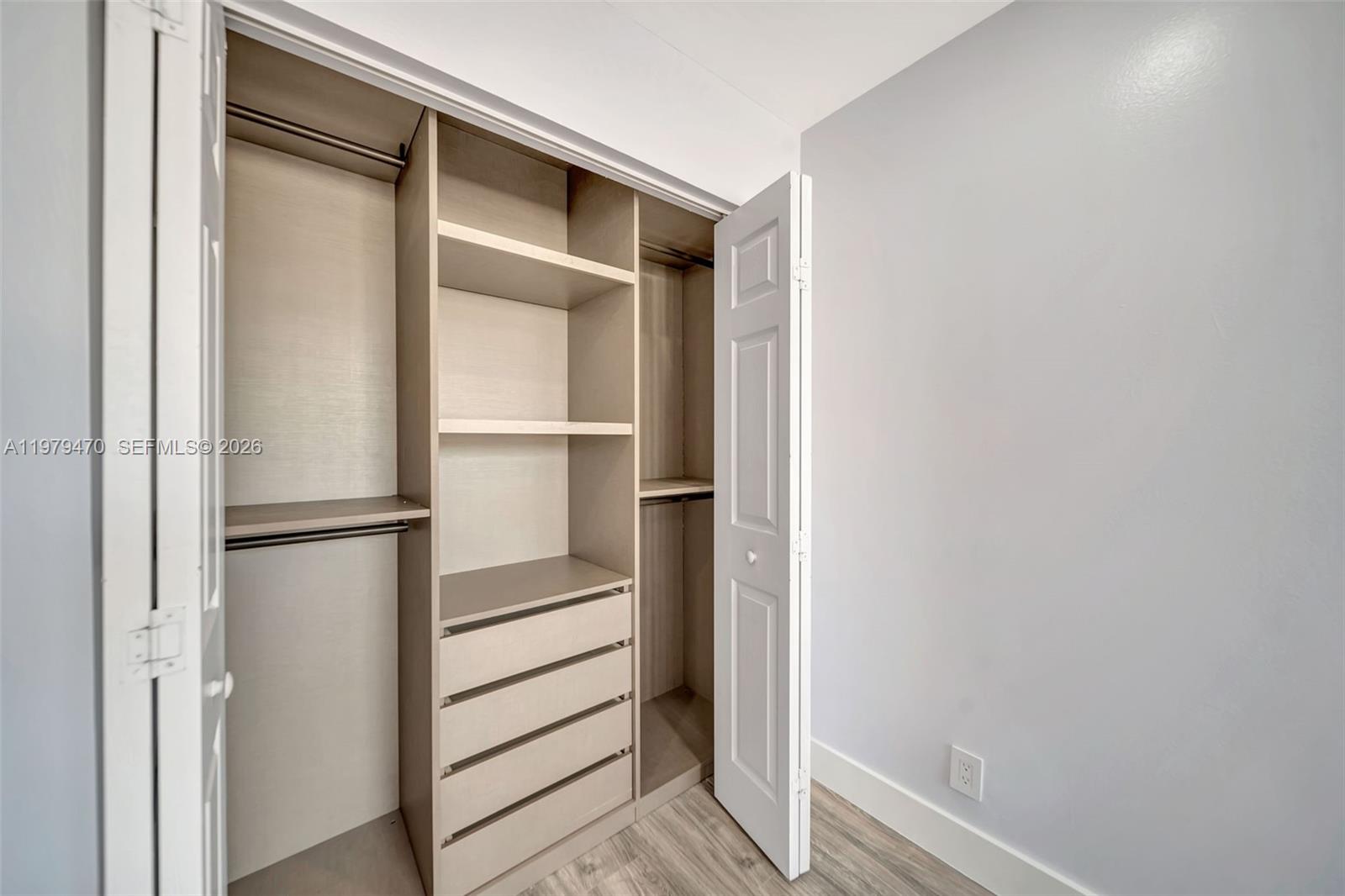 SILVER SHORES - Residential