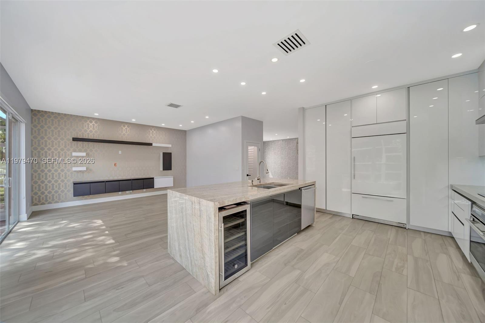 SILVER SHORES - Residential