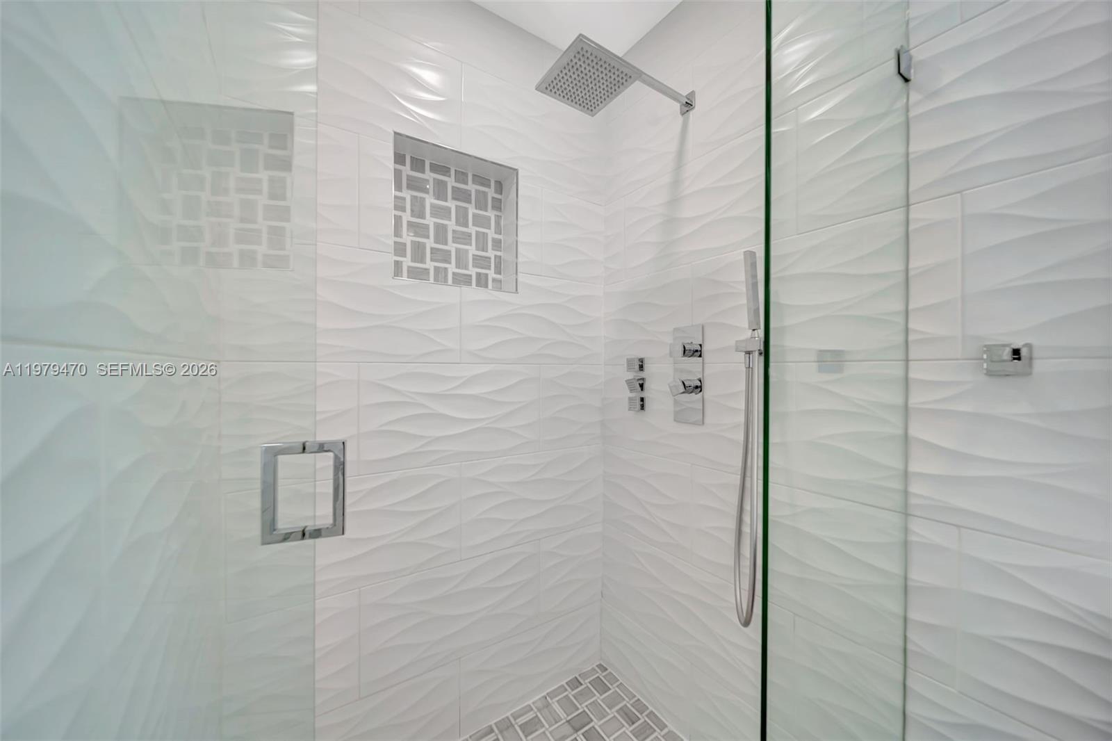 SILVER SHORES - Residential