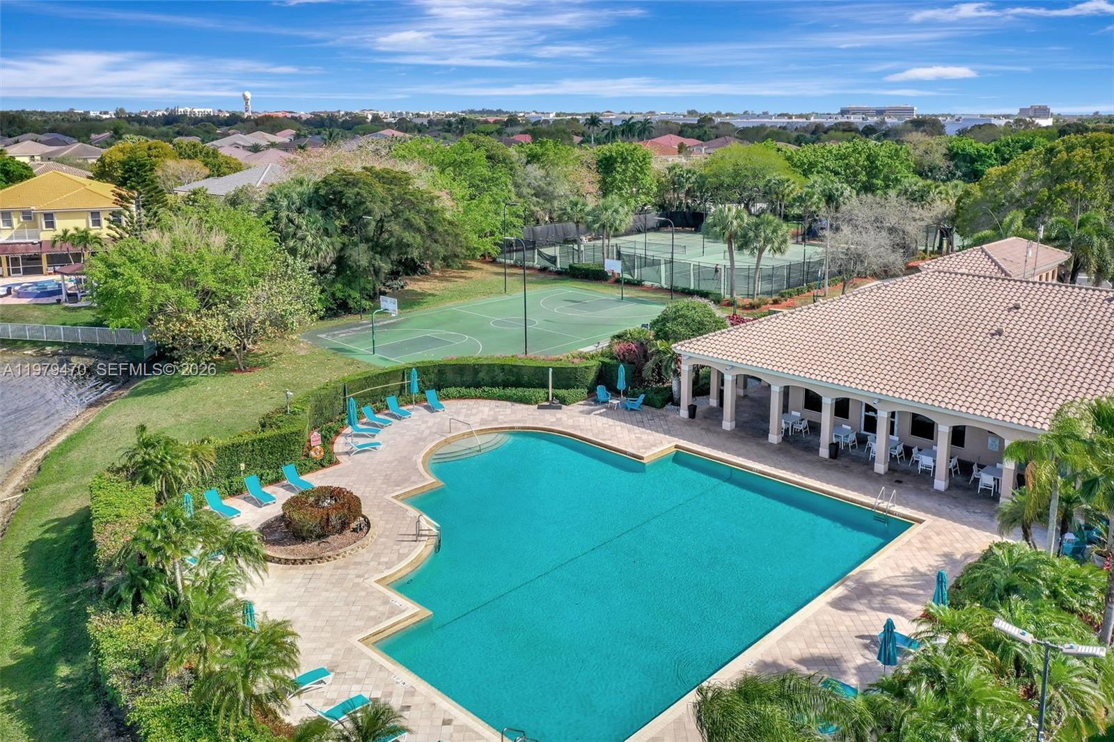 SILVER SHORES - Residential