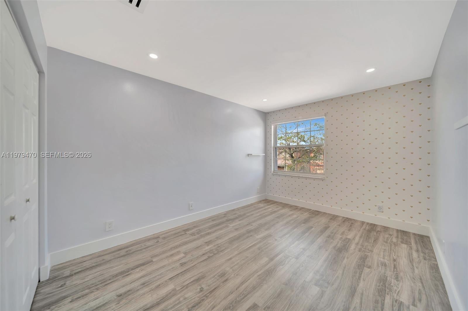 SILVER SHORES - Residential