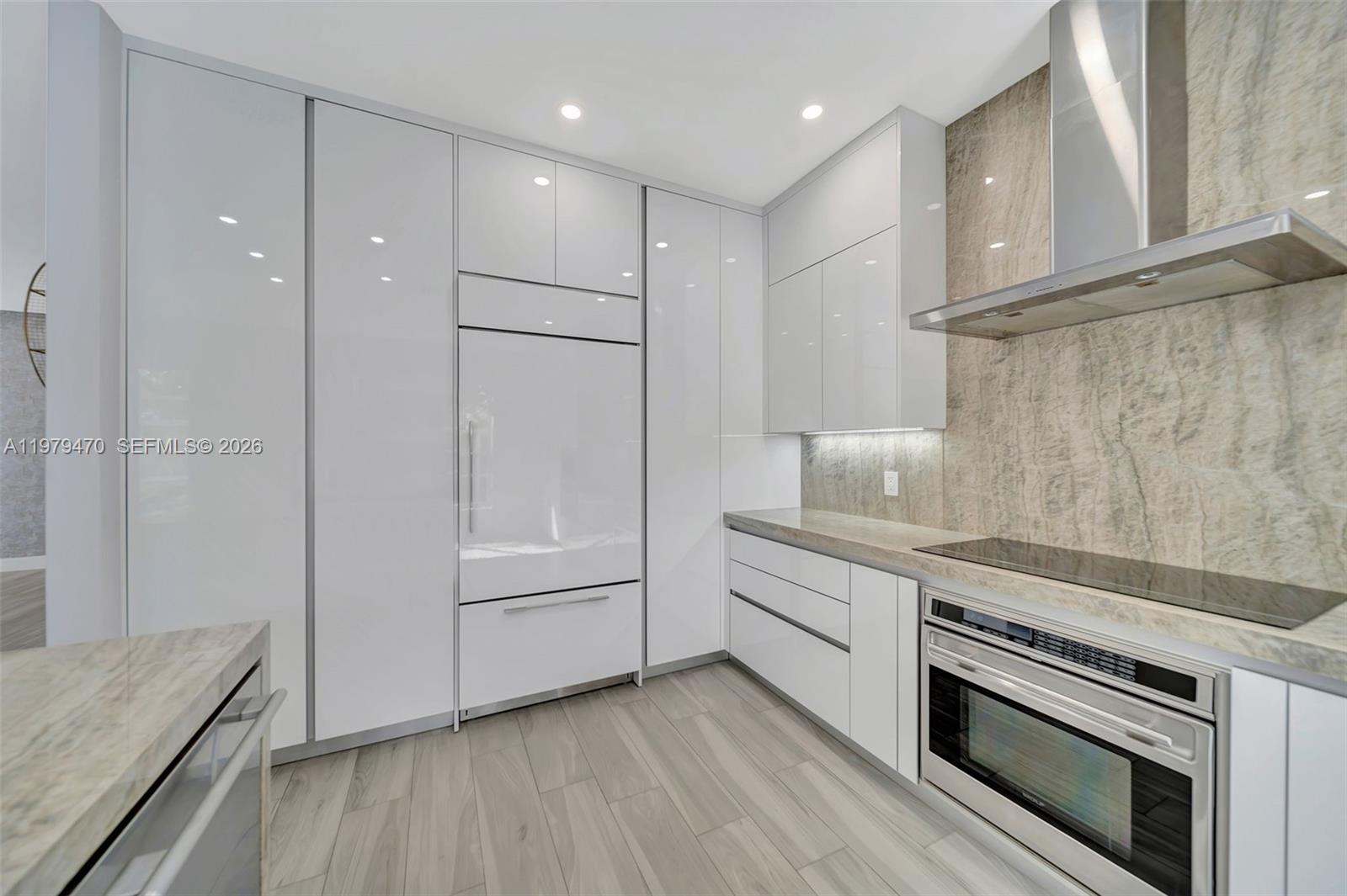 SILVER SHORES - Residential