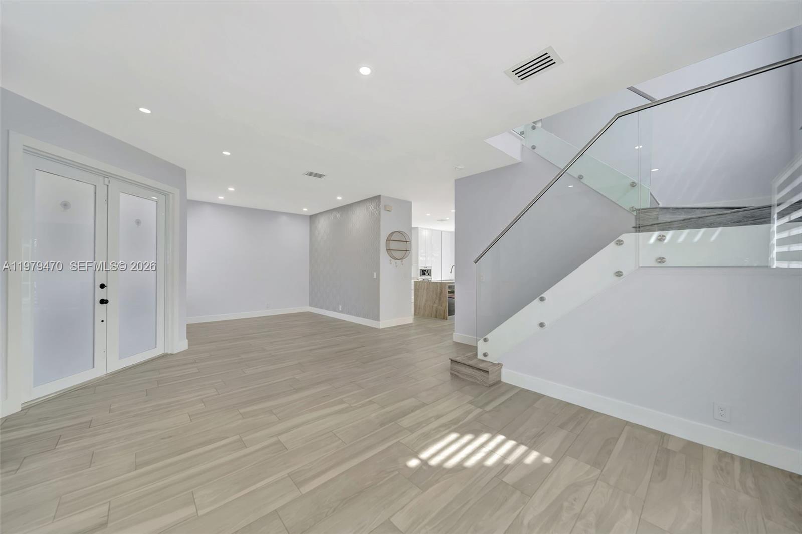 SILVER SHORES - Residential