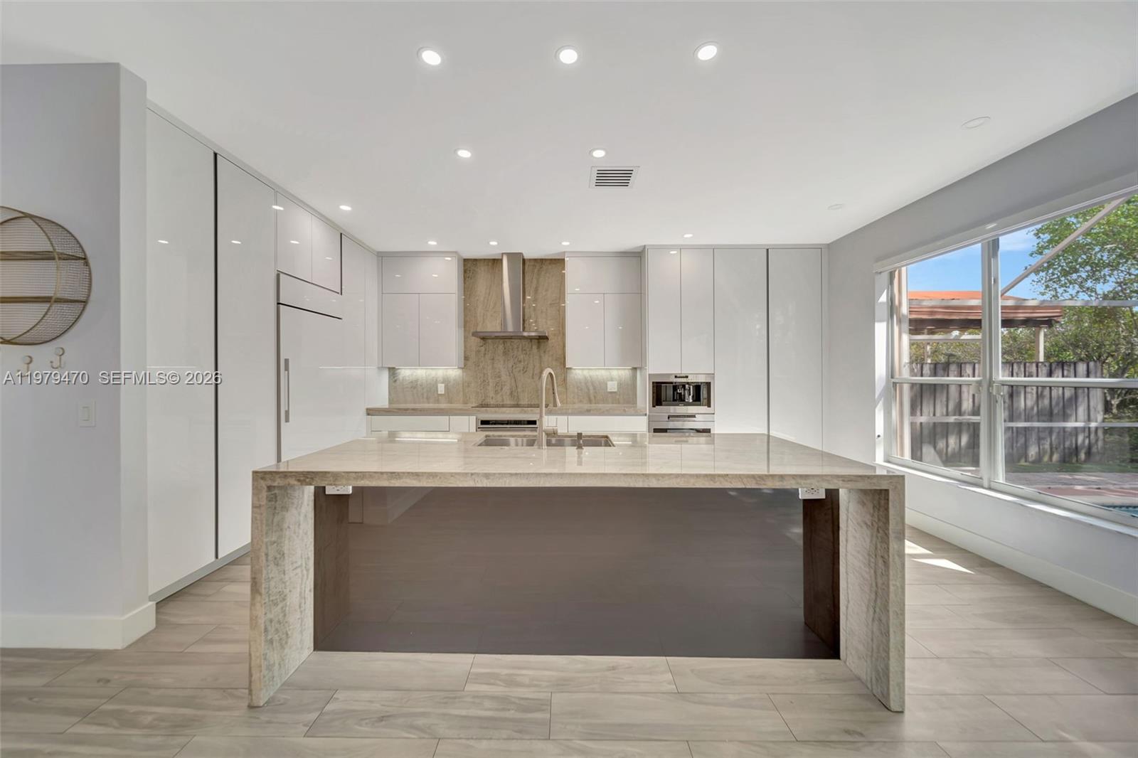 SILVER SHORES - Residential