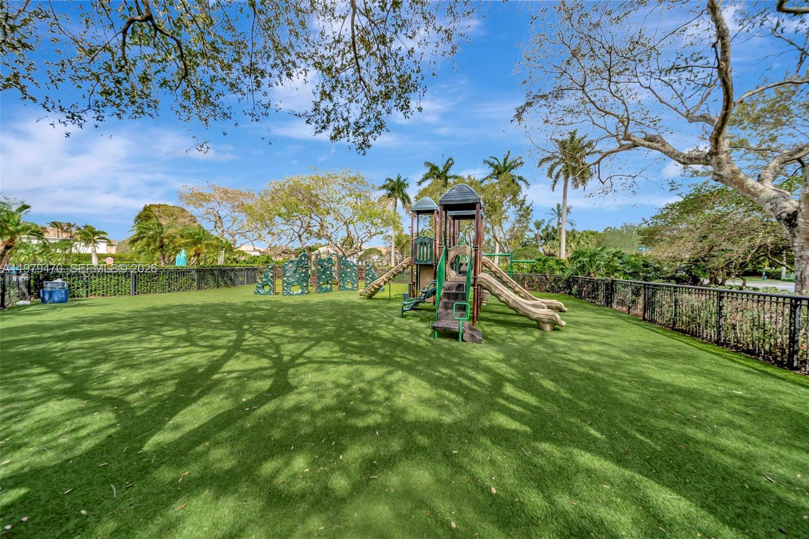 SILVER SHORES - Residential