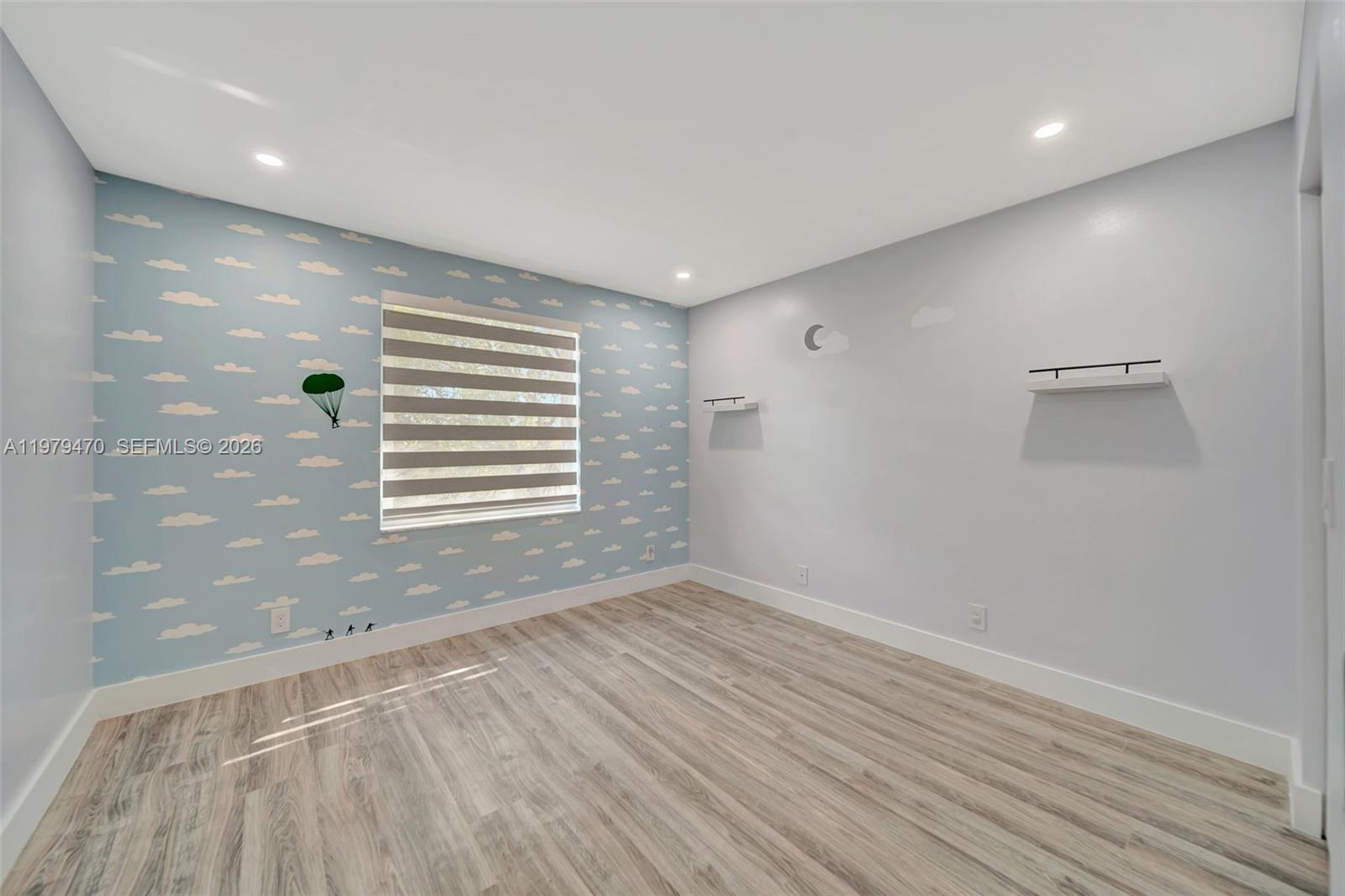 SILVER SHORES - Residential