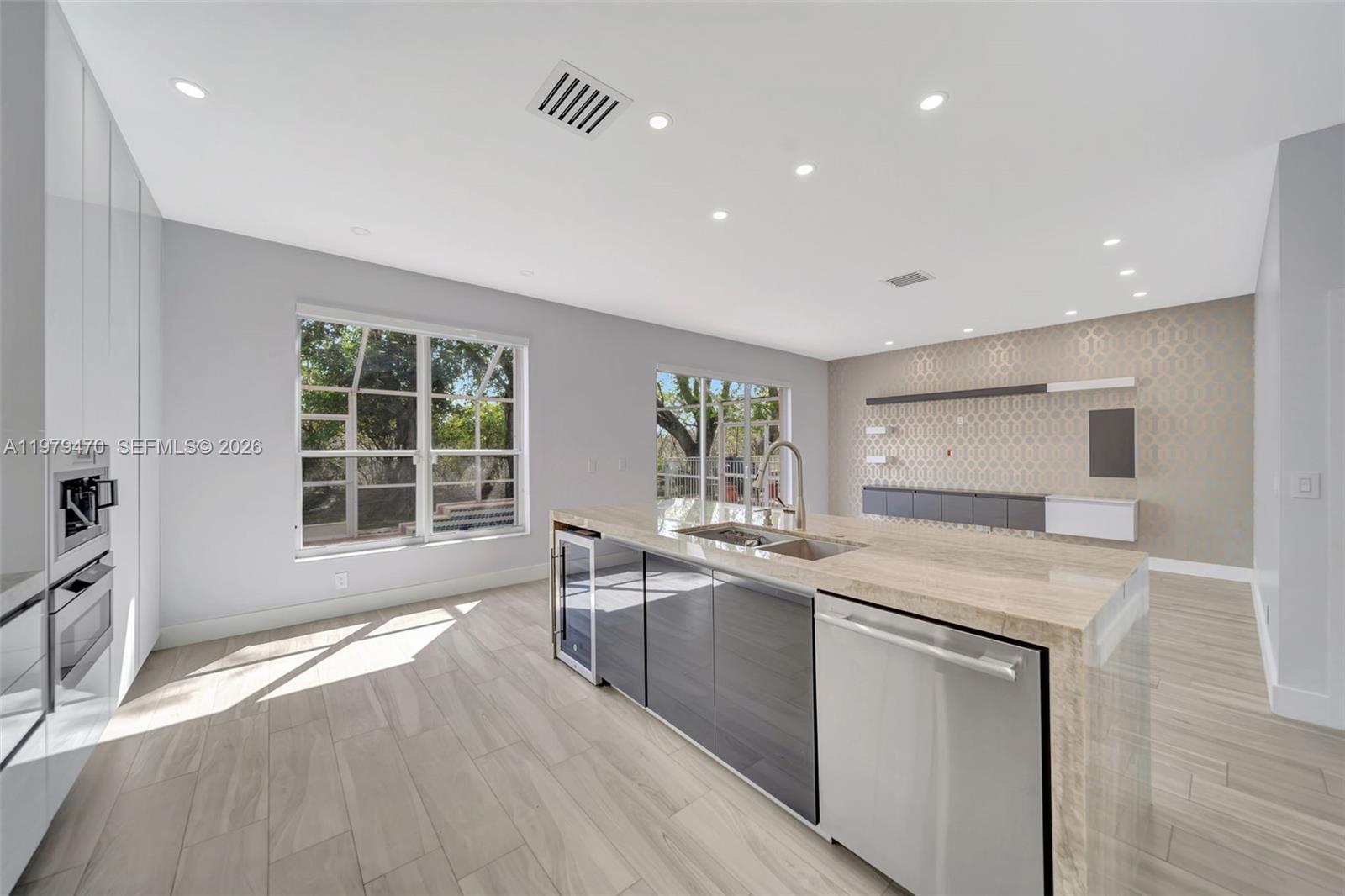 SILVER SHORES - Residential