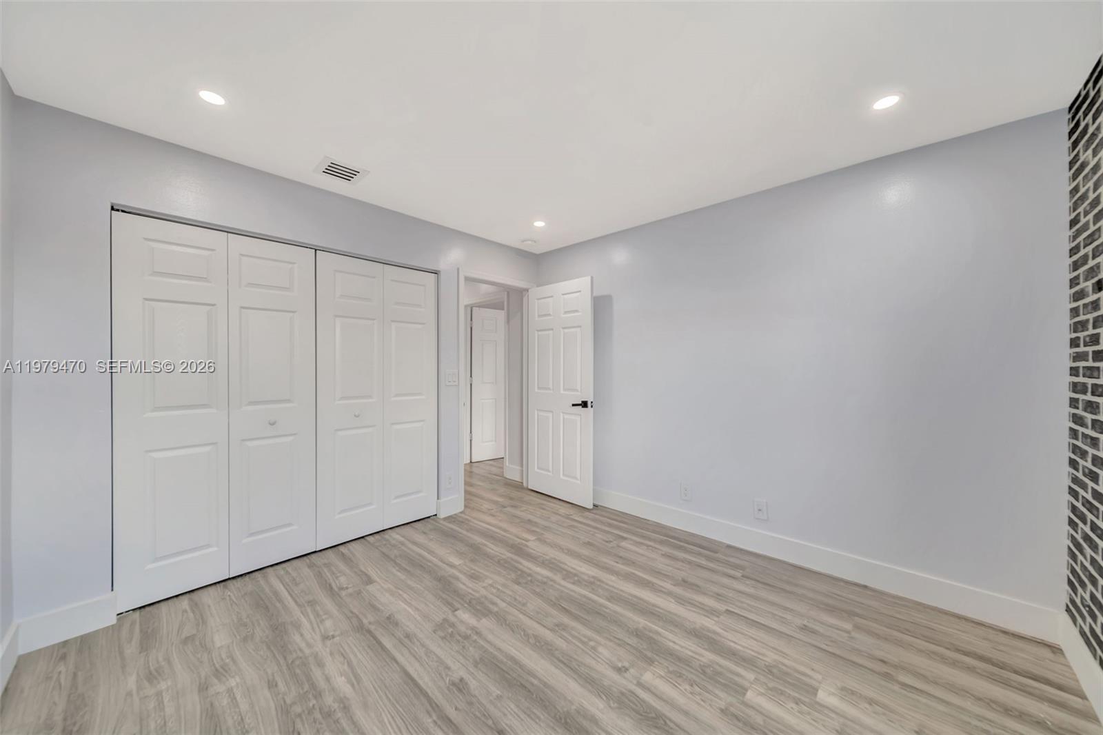 SILVER SHORES - Residential