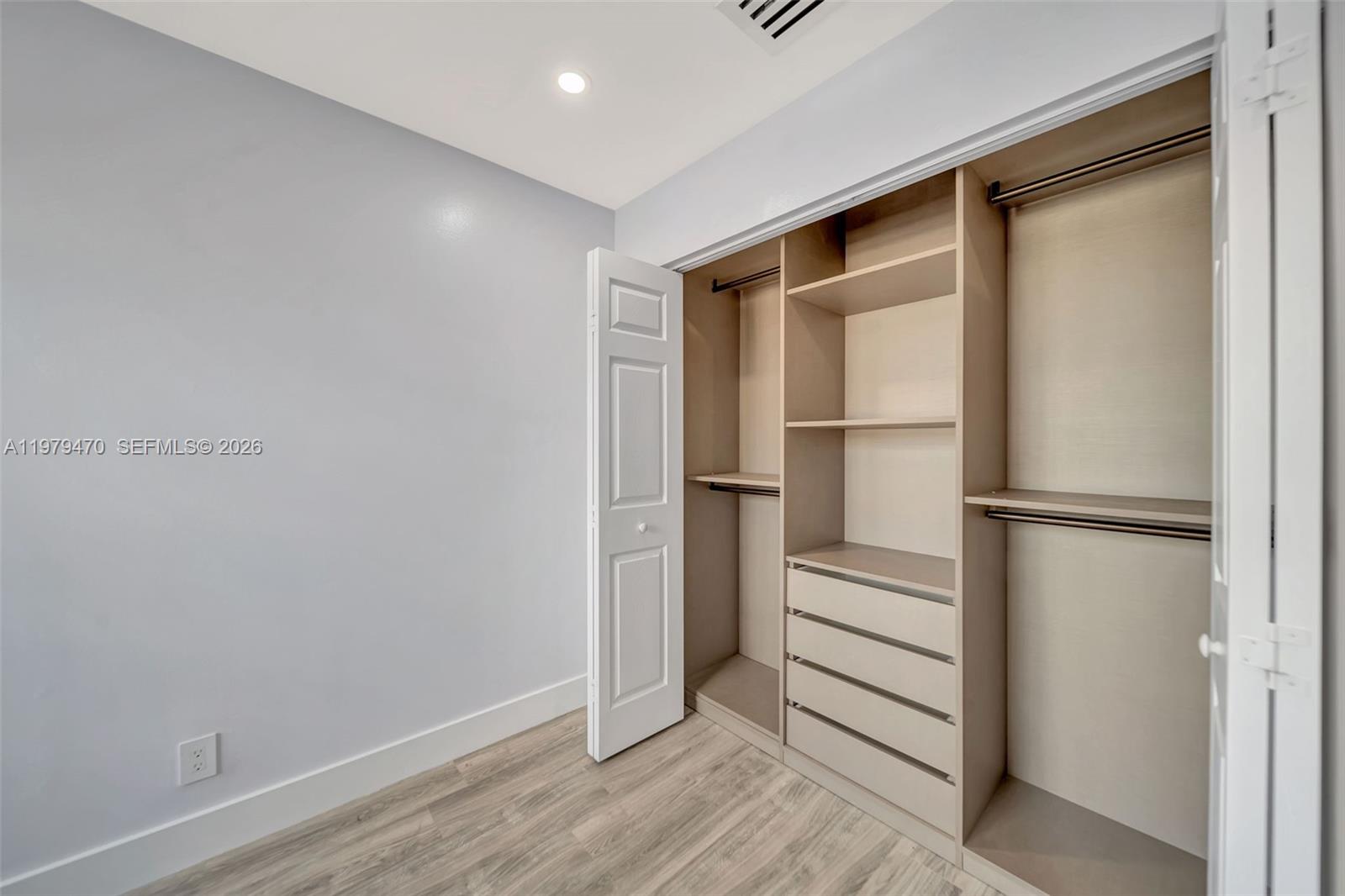 SILVER SHORES - Residential