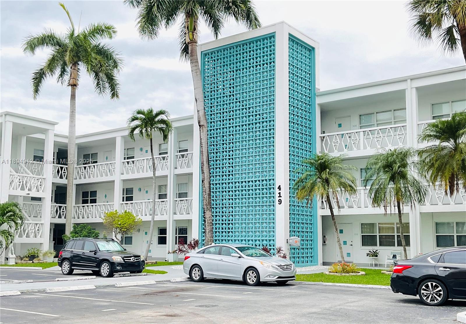 419 Golden Isles Dr 106