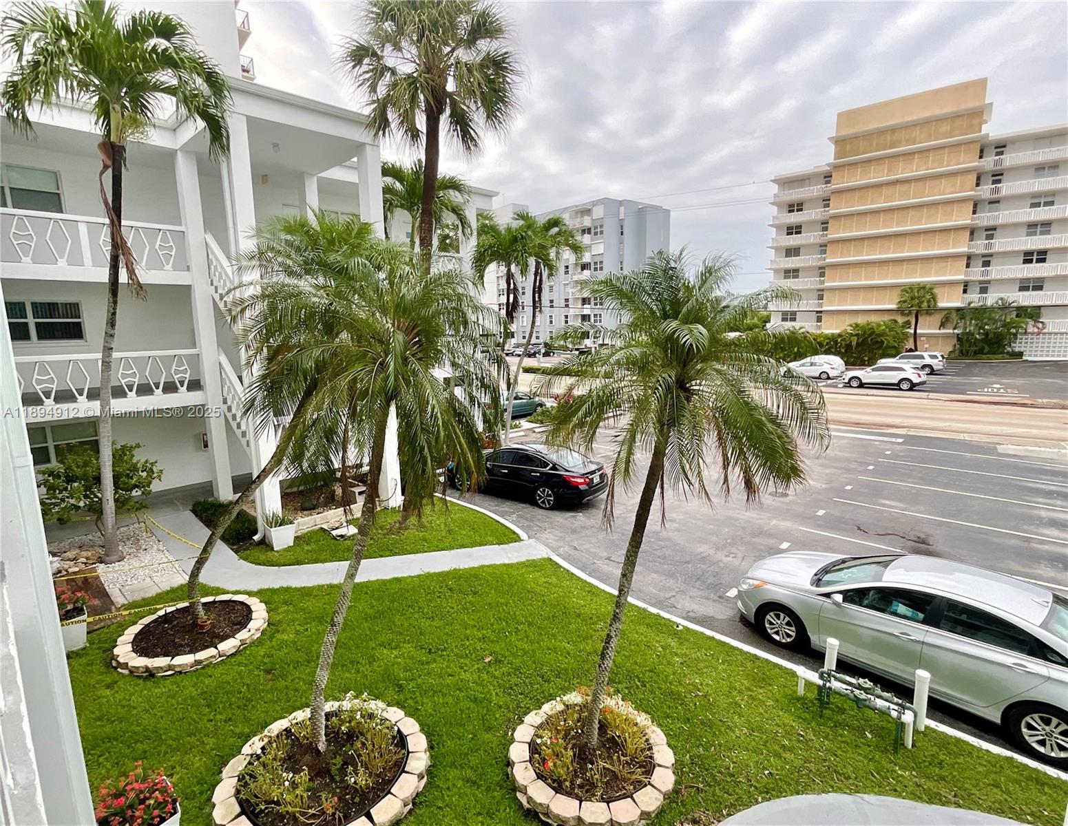419 Golden Isles Dr 106
