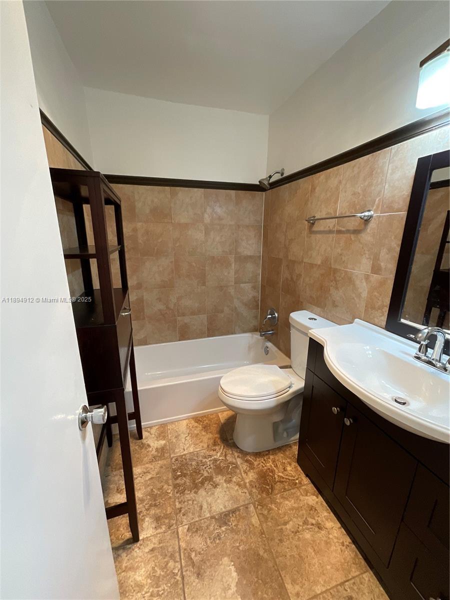 YORKDALES CARALLTON ISLE - Residential