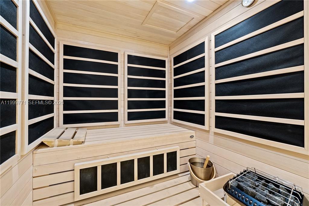 PARAMOUNT FT LAUDERDALE C - Residential